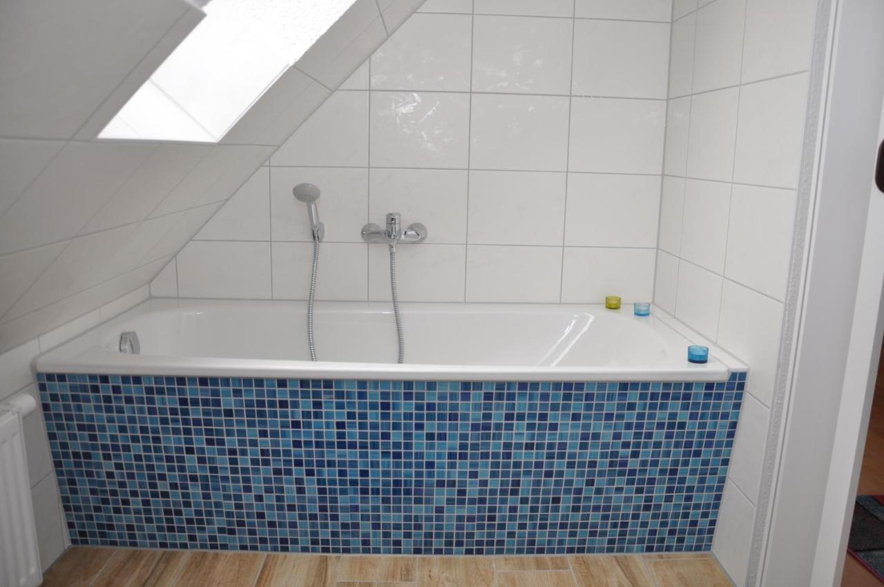 Ferienhaus Mueritzzauber / 1 Zimmer Dachgeschoss-Appartement Röbel Exterior foto